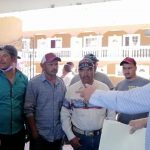 mario con trabajadores 1