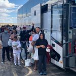 Autobús con migrantes a santuarios