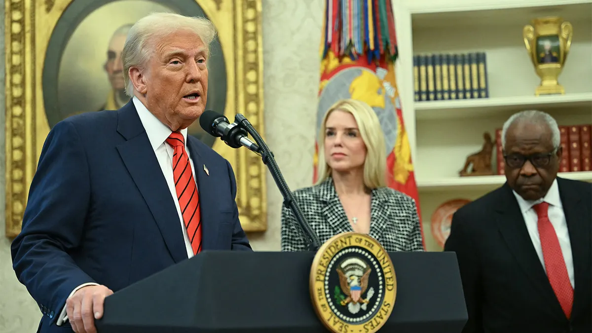 trump-bondi-thomas-swearing-in-oval-office