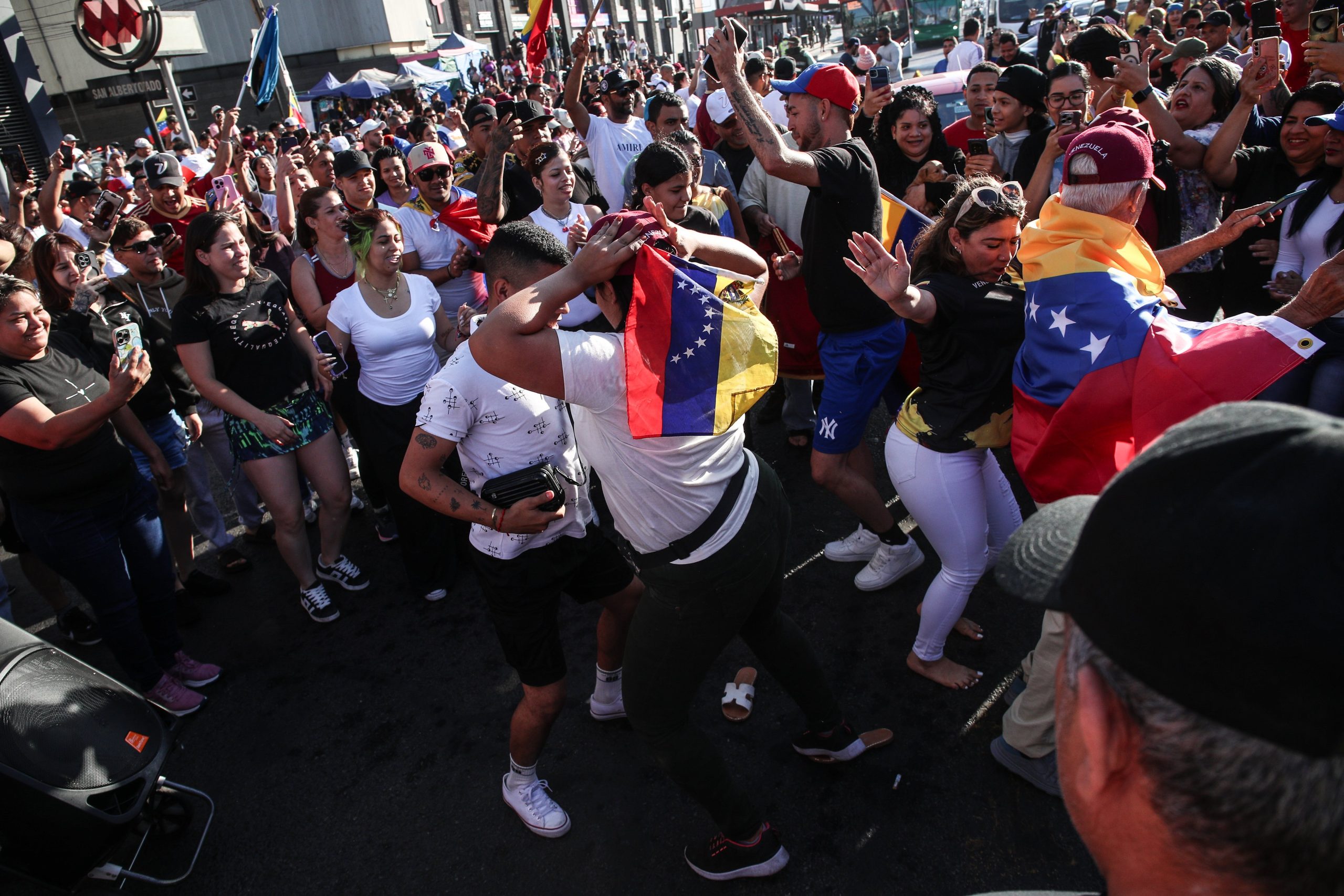 Venezolanos celebran